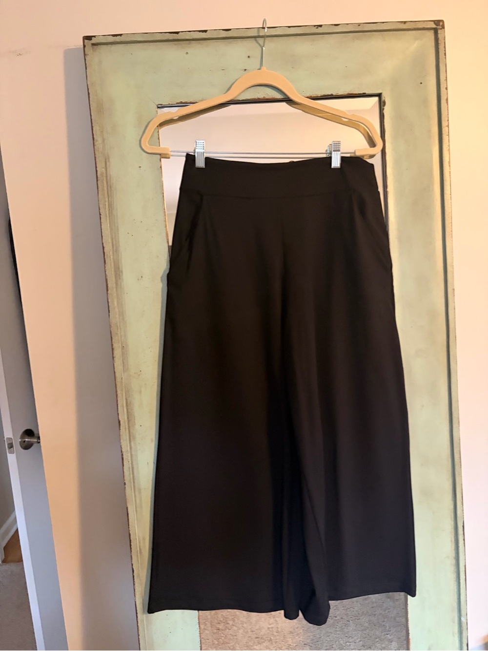 Susana Monaco Black Wide-Leg Cropped Pants